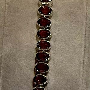 Elegant Garnet bracelate